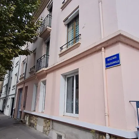 Apartamento Lumineux De 2 Pieces - Quartier Anime D'haussonville, - Fr-1-584-317