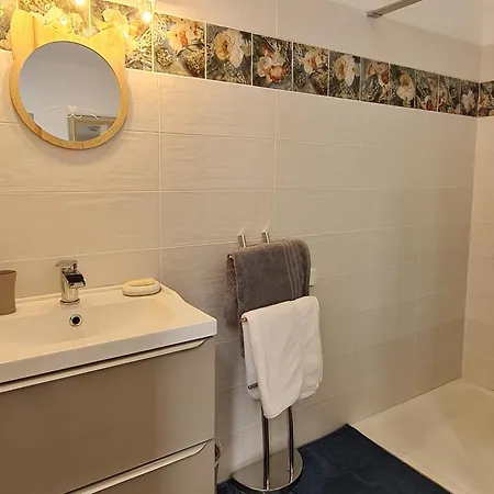 Apartamento Lumineux De 2 Pieces - Quartier Anime D'haussonville, - Fr-1-584-317 *